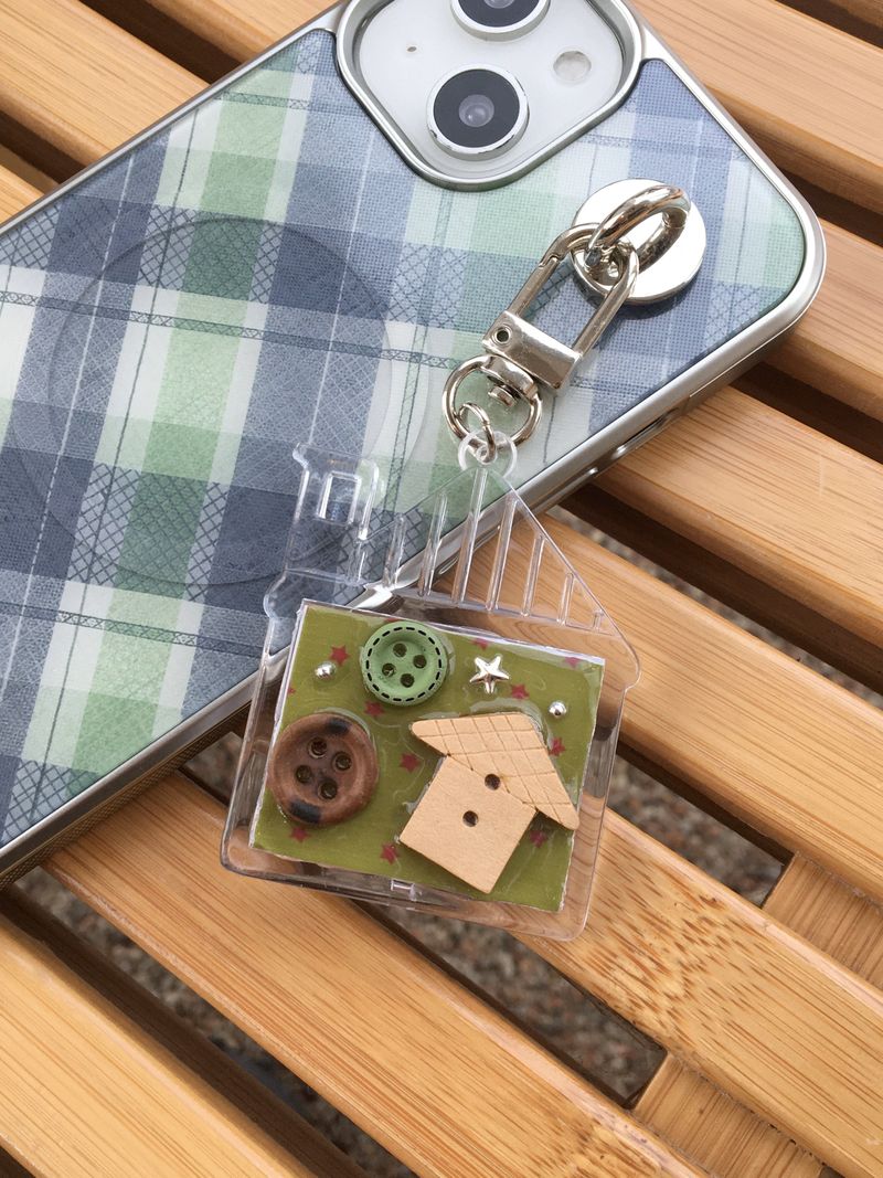Tick-Tock Wooden House Keyring(2color)