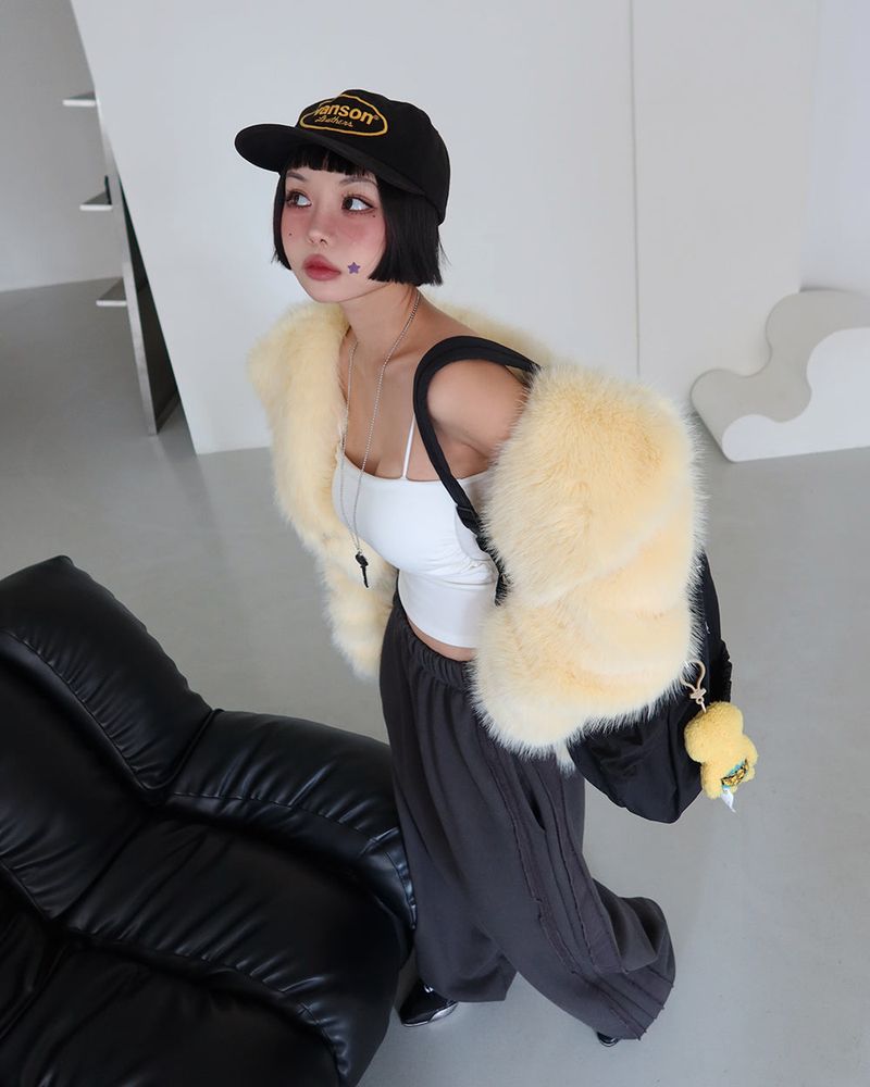 Pastel collar fake fur jacket