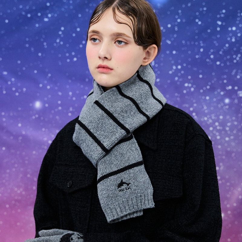 Dolphin stripe knit muffler