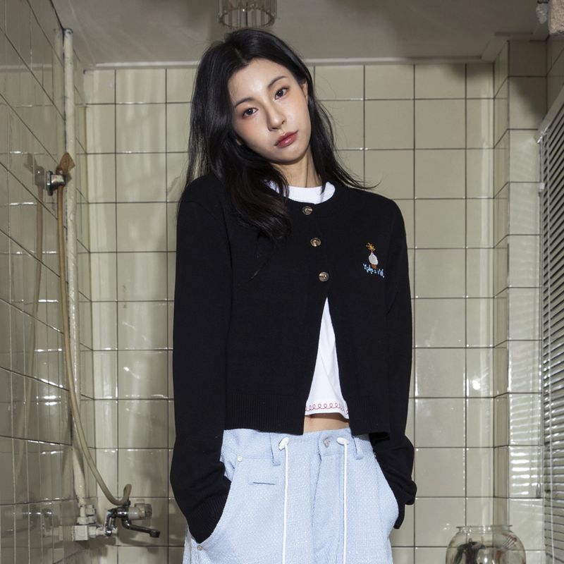XTONZ（エクストンズ）の「WXK013 Make a Wish Three Button Knit Cardigan (BLACK)（Tops）」