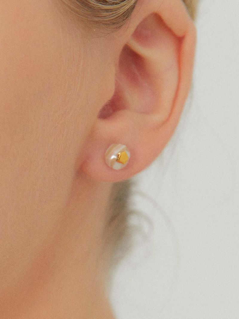 2021 PANTONE stratum pearl earring (PB)