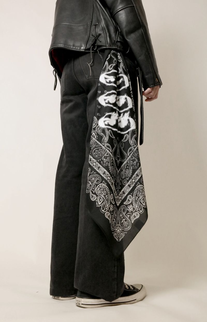 INQ Scarf_the eye black