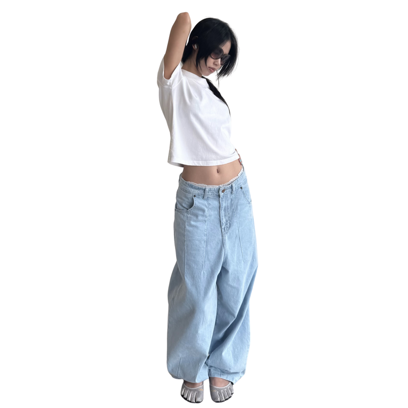 Tiberinus City（ティベリヌス シティー）の「Tiberinus - バギーフローウィジーンズ - スラウチーレッグジーンズ - Sky Blue - Cotton Denim（パンツ）」