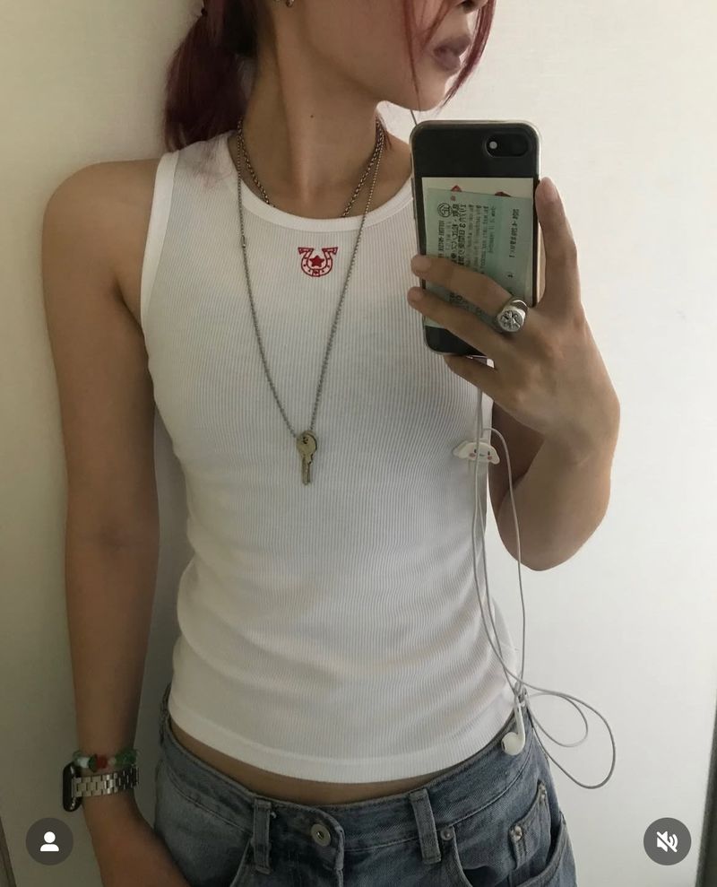 STEKI YOUTH（ステキユース）の「ホースノースリーブTシャツ (White)（トップス）」