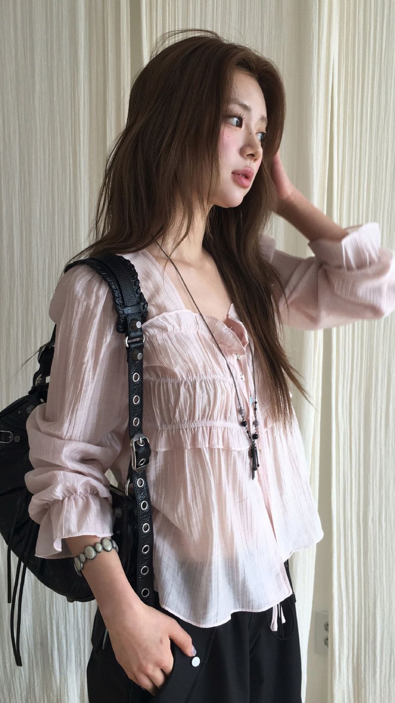 nobiyaka(ノビヤカ)の「Isabelle shirring blouse(Tops)」