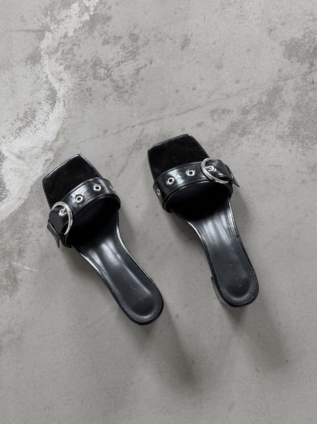 1107 Eyelet Belt Square Sandals (5cm)