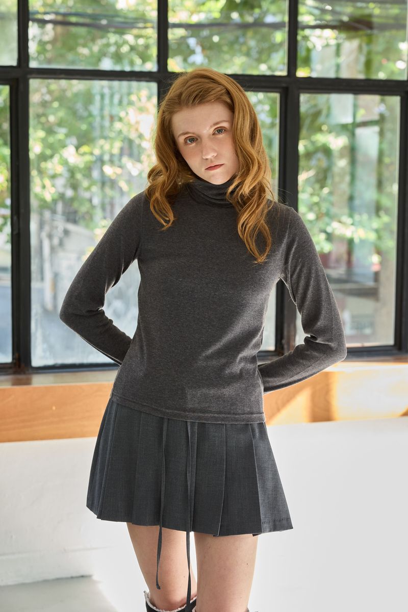 CLASSIC WOOL TURTLENECK TOP / CHARCOAL