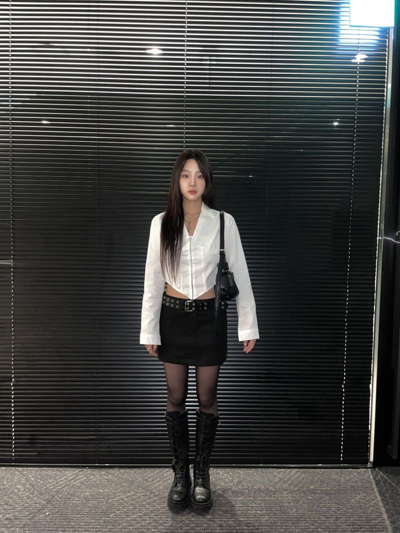 [UNISEX] two line eyelet belt (Black)