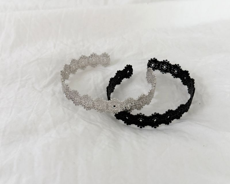 Lace Heart Line Bangle