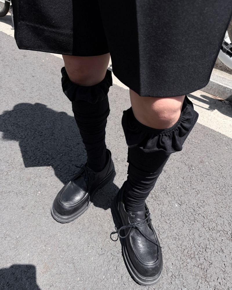  RUFFLE TOP LONG SOCKS