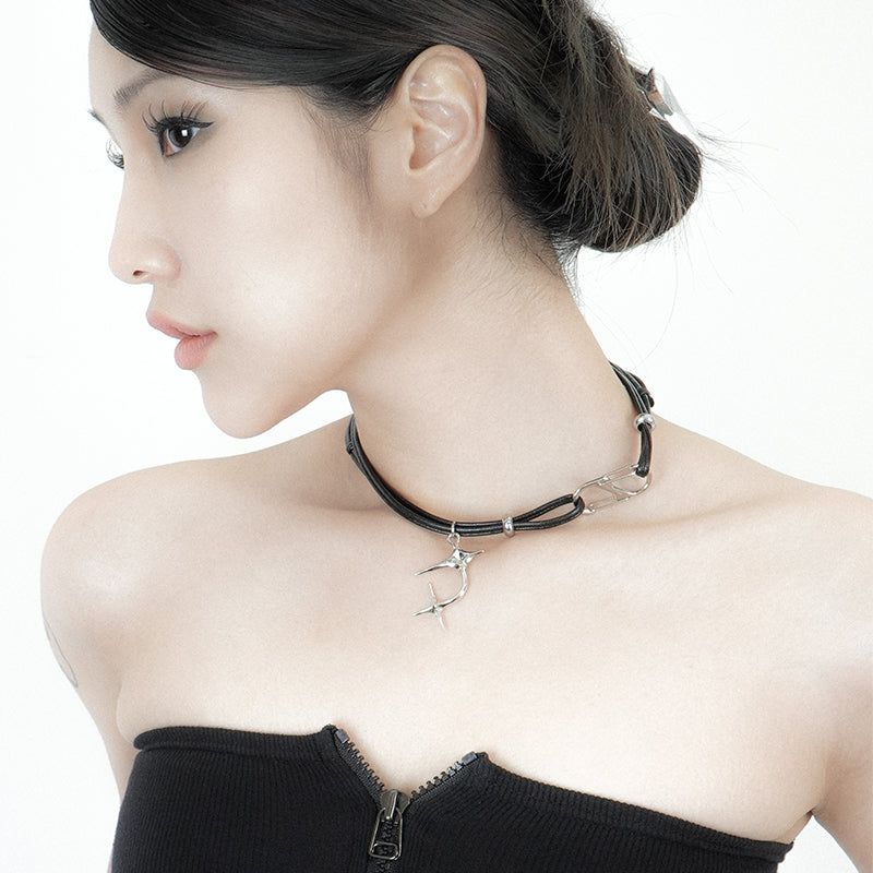 NU SHAPE LEATHER NECKLACE