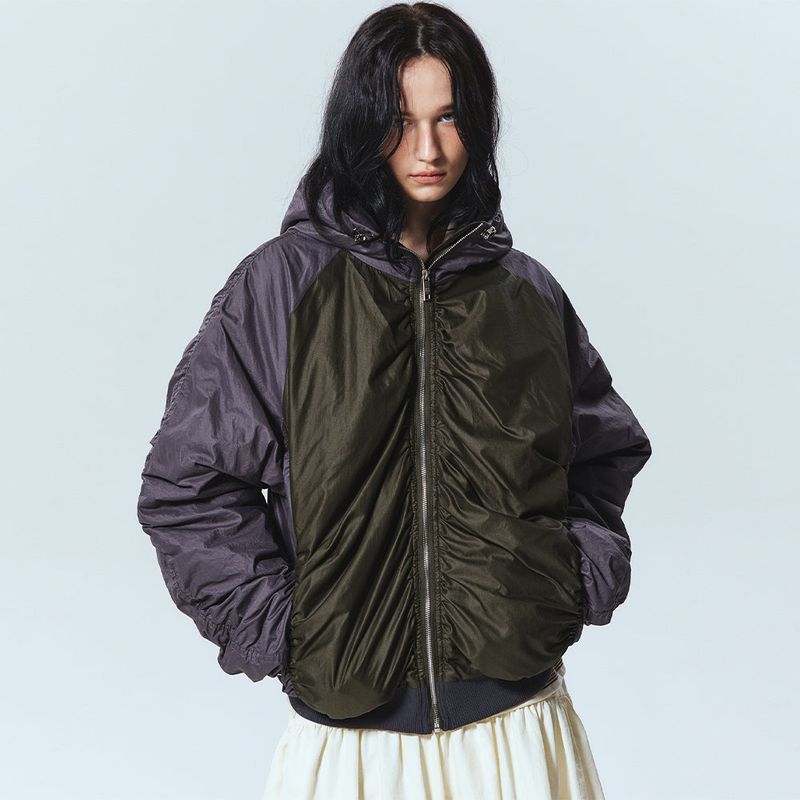 NICK&NICOLE(ニック&ニコール)の「HOODY SHIRRING VOLUME JACKET_KHAKI(Jackets/Outerwear)」
