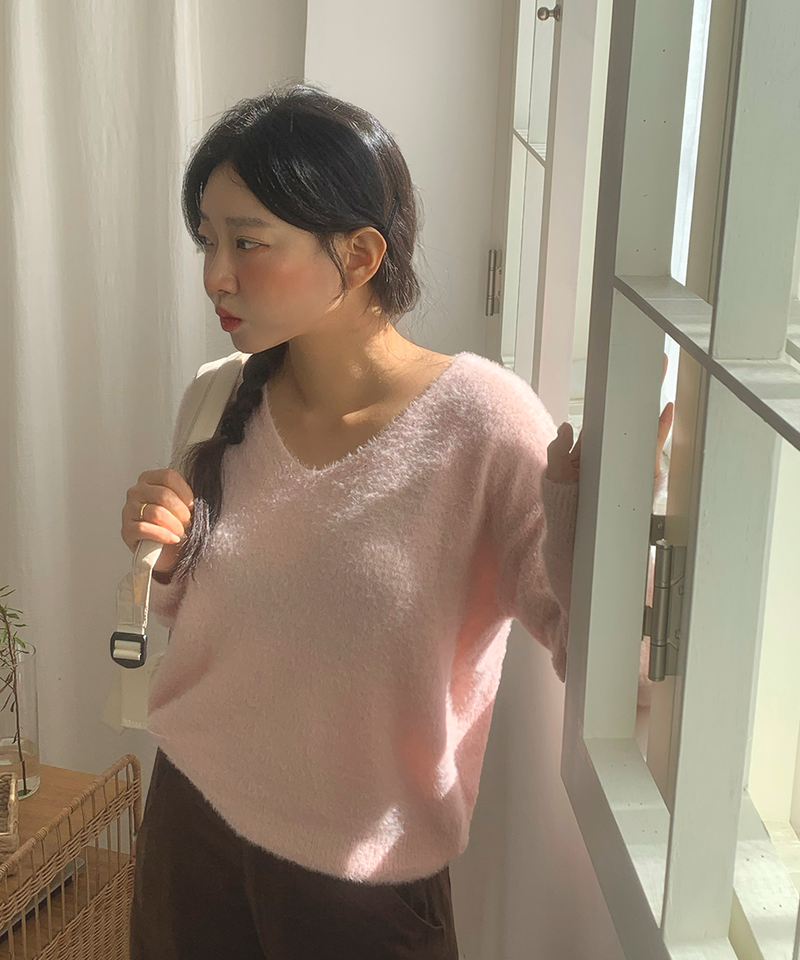 Soft Angora V-neck knitwear