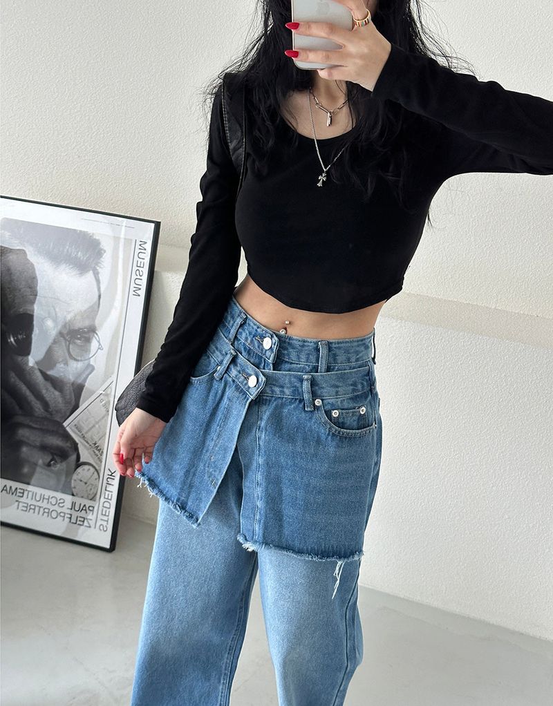 It's soft. A long-sleeved cropped shirt