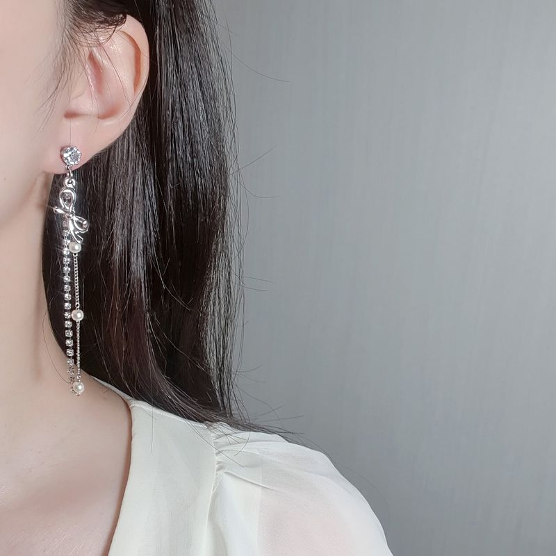 Ribbon and Crystal Drops Earring - Silver