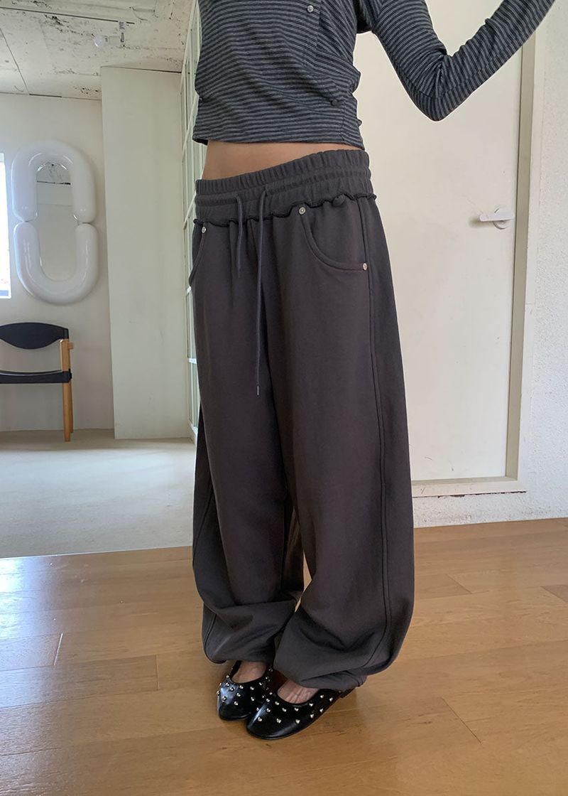 eon（イオエン）の「EYELET WIDE JOGGER PANTS (4color)（Pants）」