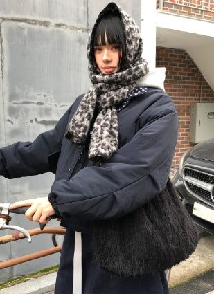 FUZZY LEOPARD MUFFLER