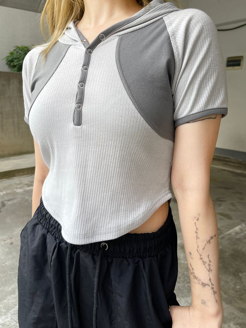 color matching button crop sleeve hoodie