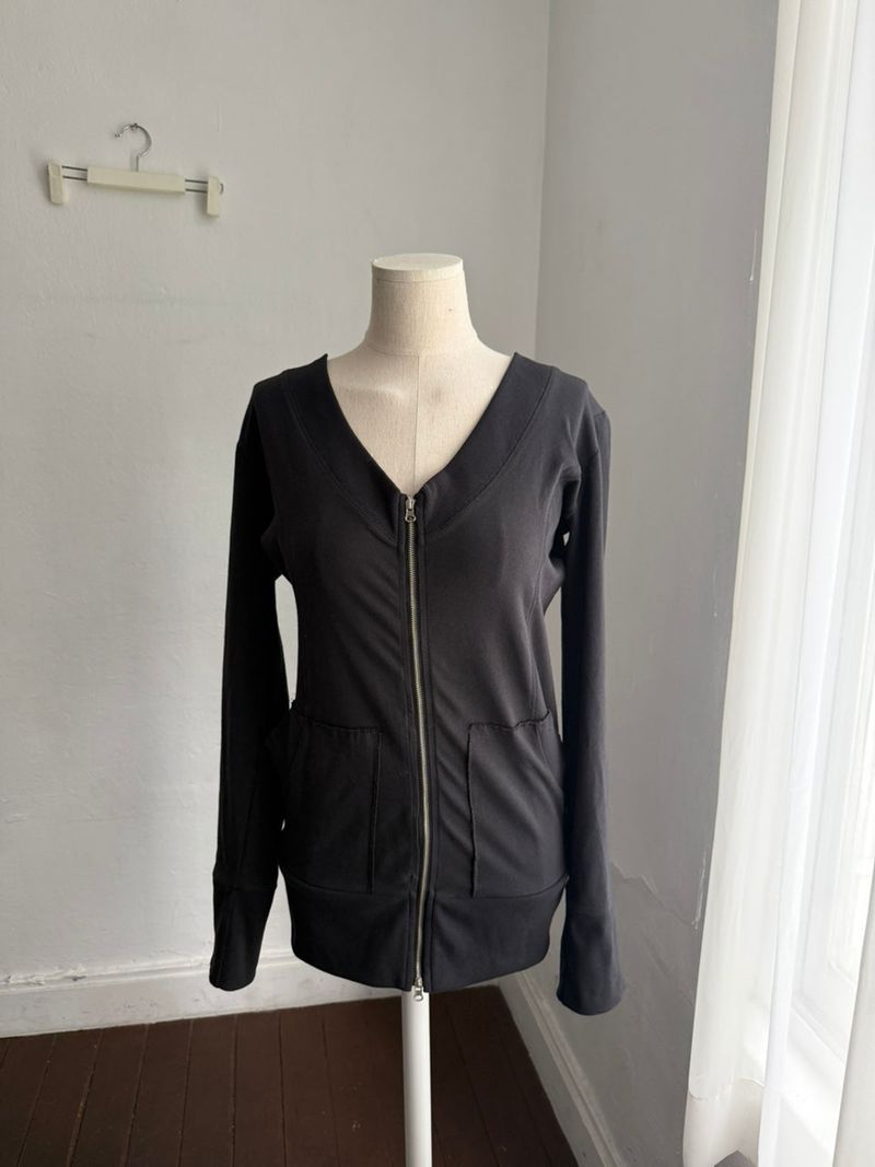V neck hood zipup