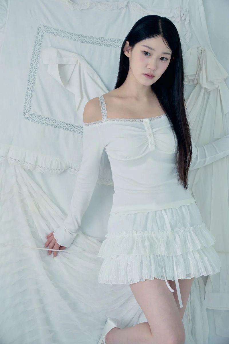 Swan lace top (Ivory)