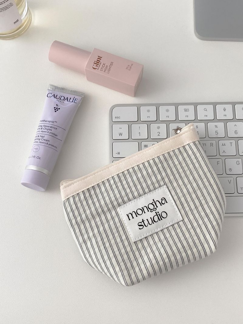 mongha studio(モンハスタジオ)の「ジッパーポーチ - stripe ivory(スマホグッズ/小物)」