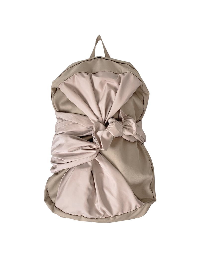 IUGAMAKARAS（イウガマカラス）の「Knotted Backpack (Misty rose)（Bags）」