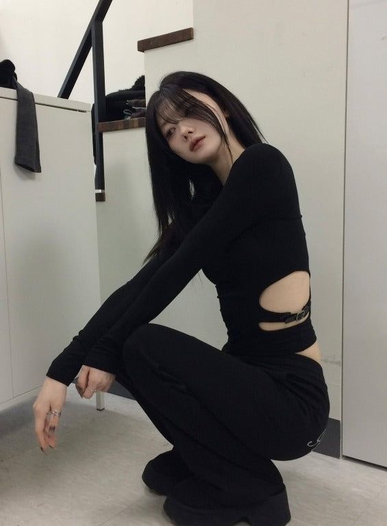 Two-Hole Buckle T-shirt