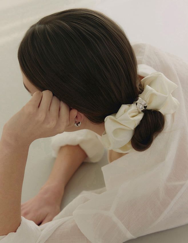 26SS★ Plump Twist Satin Scrunchie