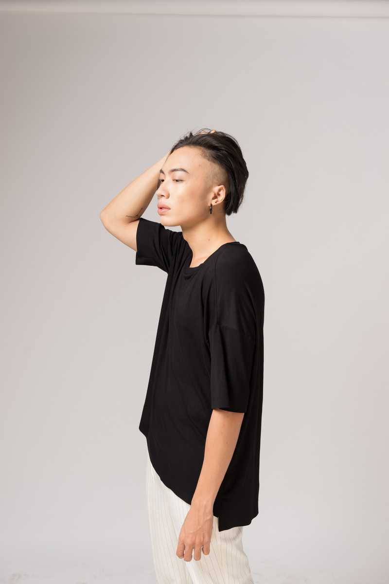 HEADLESS（ヘッドレス）の「HEADLESS（Tops）」