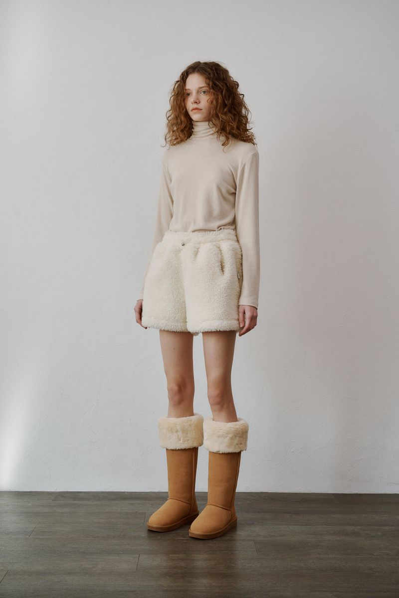 Basic turtle neck T-shirts (Beige)