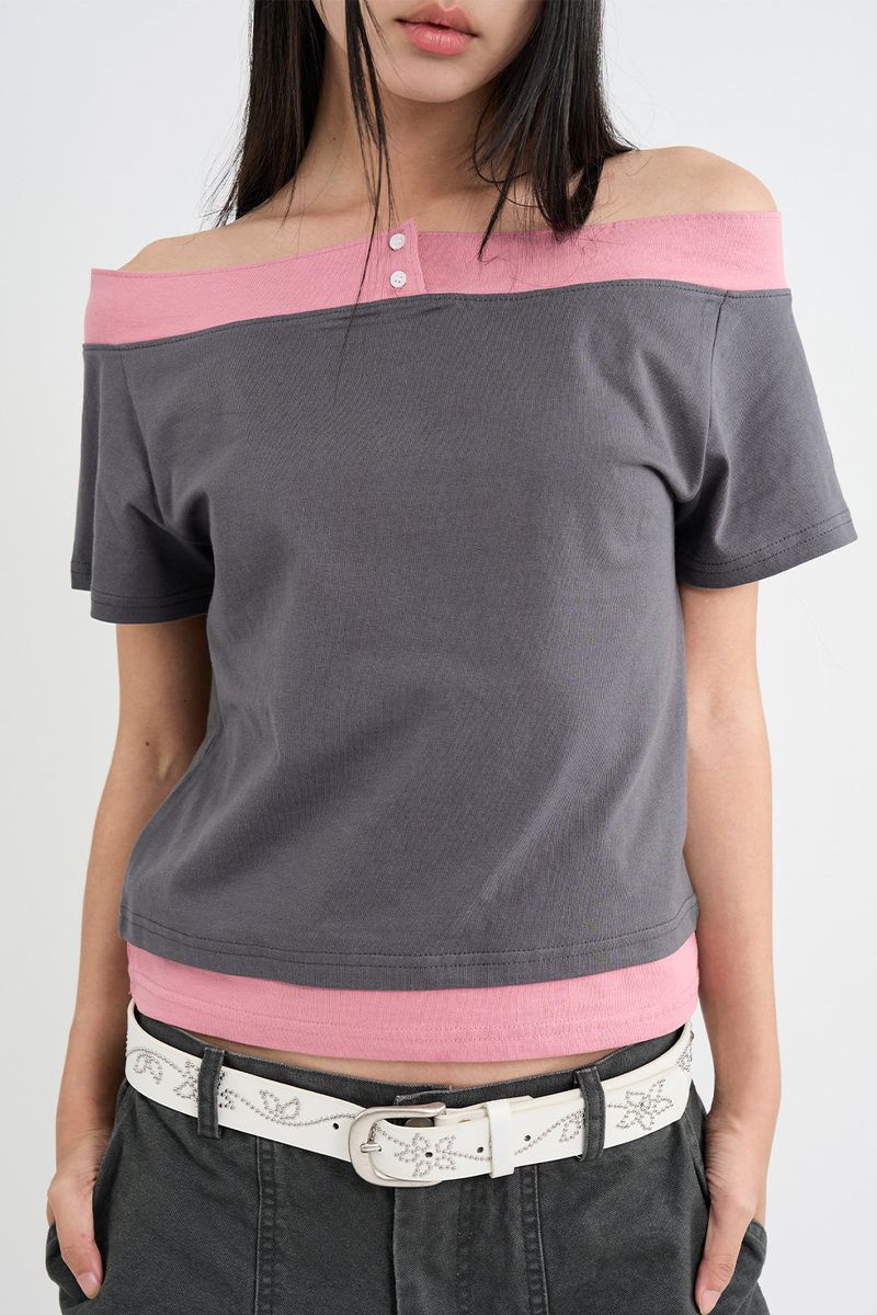 Layered off-shoulder T-shirt