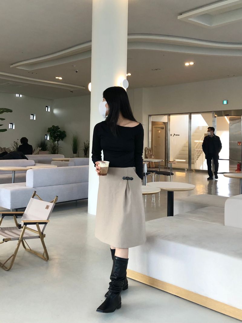 Funny diagonal slim off-shoulder T