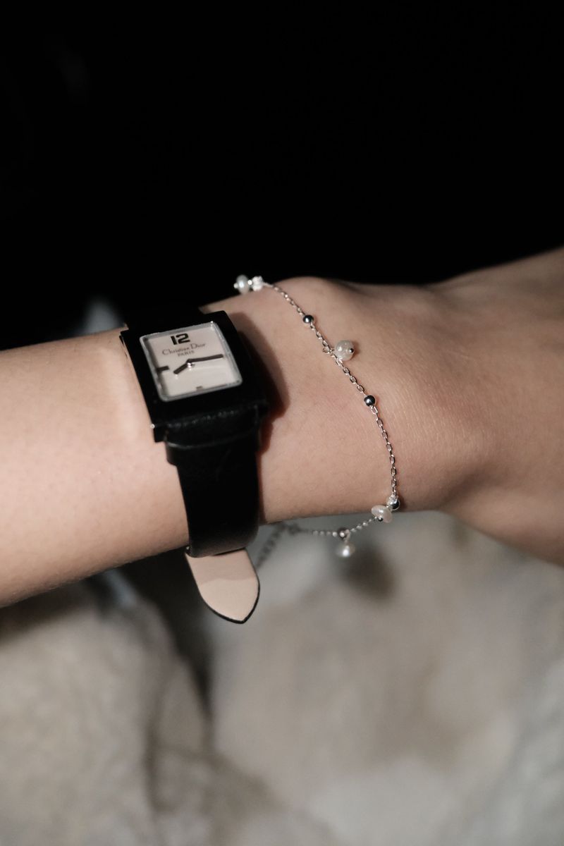 FLOATING PEARL BRACELET