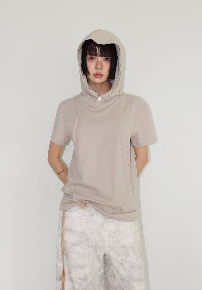 AAKE(アケ)の「CURVE HOODED HALF TEE(Tops)」