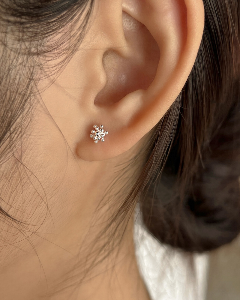 Floral earring (silver)