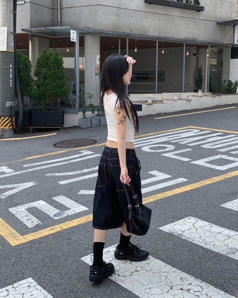 Raw bermuda pants
