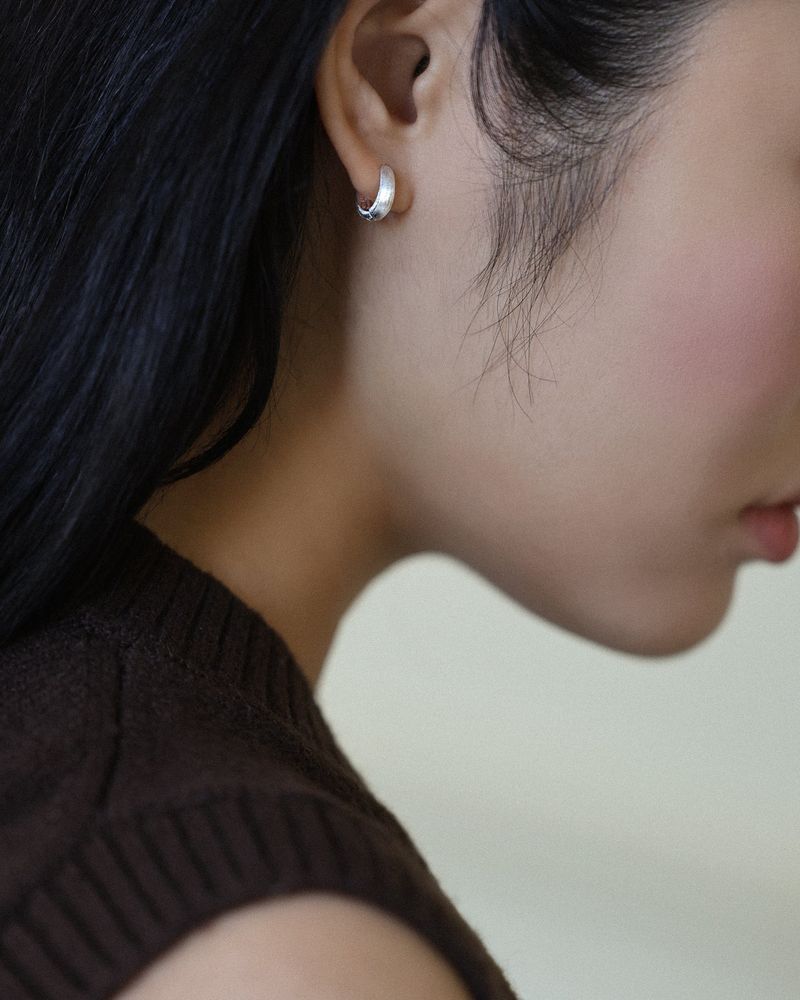 Truth earring (silver)
