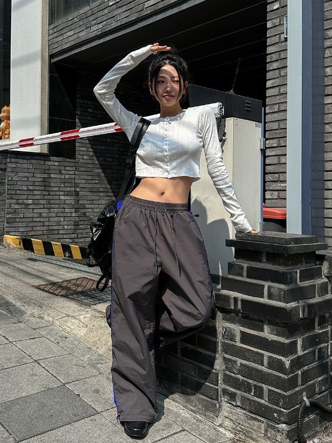 Leaf punching snap button crop cardigan