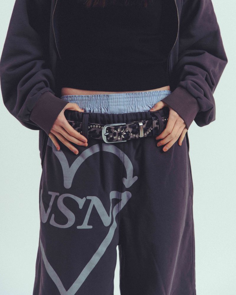 neversaynever®︎（ネバーセイネバー）の「nsnロゴスウェットパンツ -グレー-（パンツ）」