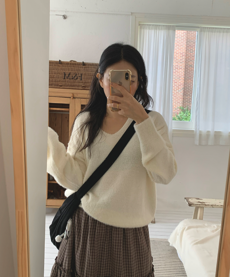 Soft Angora V-neck knitwear