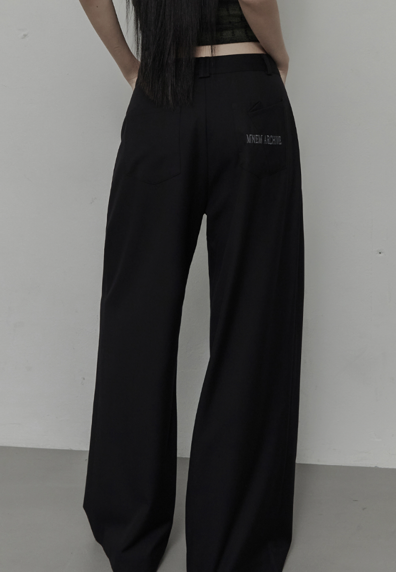 [mnem] Folded Emblem Slacks