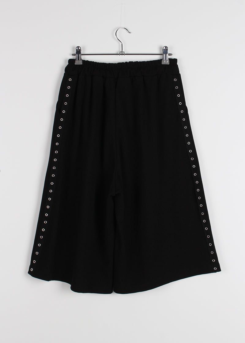 EYELET LINE BERMUDA PANTS