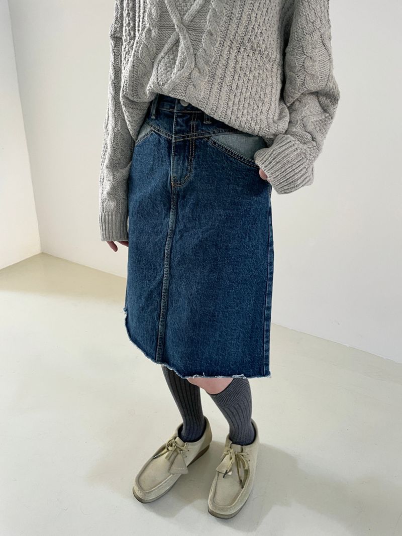 Neat midi denim skirt 