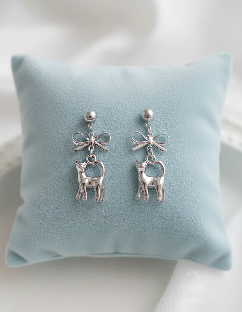 Kitty and Bow Earring - Silver Color