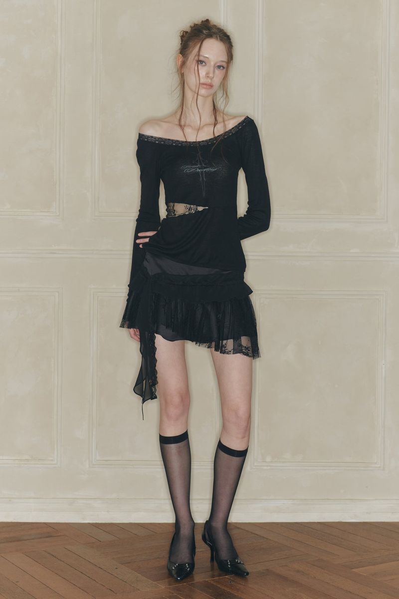 LACE BOATNECK TOP black