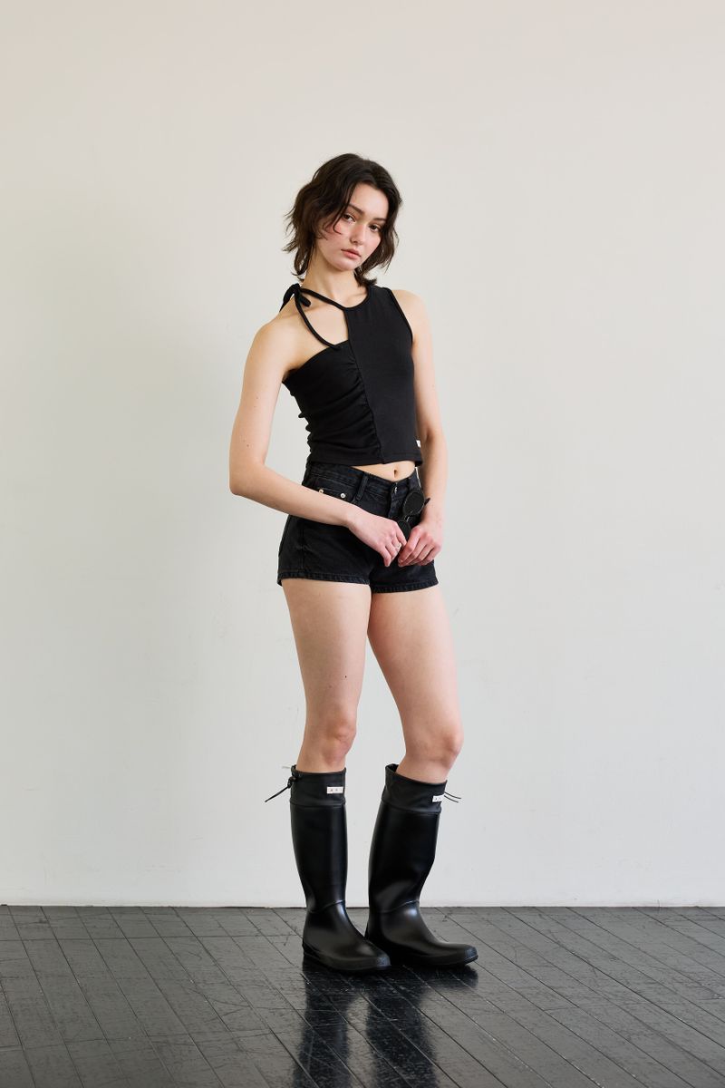 BEBE UNBALANCE SLEEVELESS TOP / BLACK