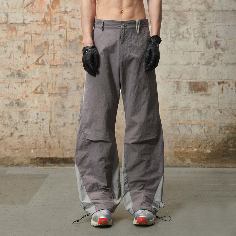 RELABEL（リレーベル）の「RELABEL 24SS ‘Traveller’ Two-tone Nylon Trousers With Split Drawstring And Linear Body Structure（Pants）」