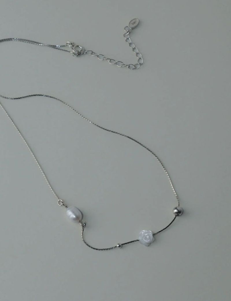 [MADE] rose arc trail necklace