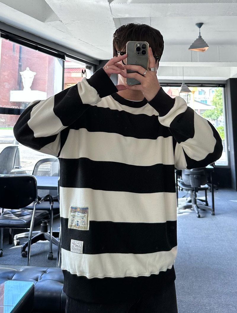 Mentor Patch Dangara Loose Fit Sweatshirt