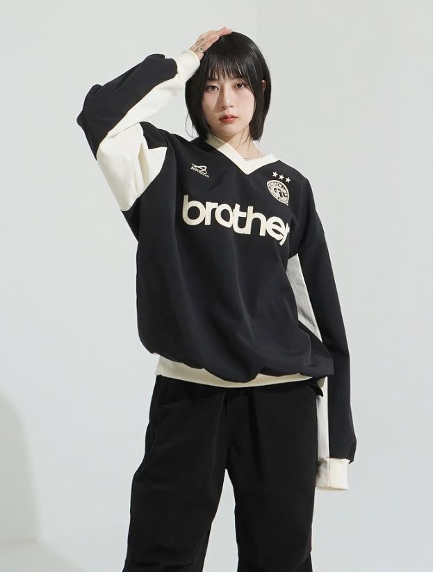 Athletic v-neck nylon sweatshirt